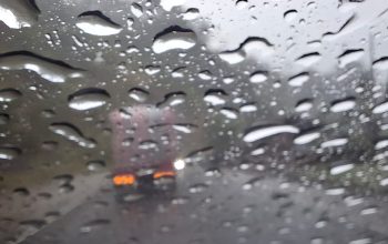 Hujan ringan mengguyur jalan raya di Parigi Moutong sesuai prakiraan BMKG