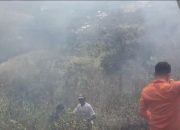 BPBD Parigi Moutong Padamkan Karhutla dengan Alat Seadanya di Ambason Mekar