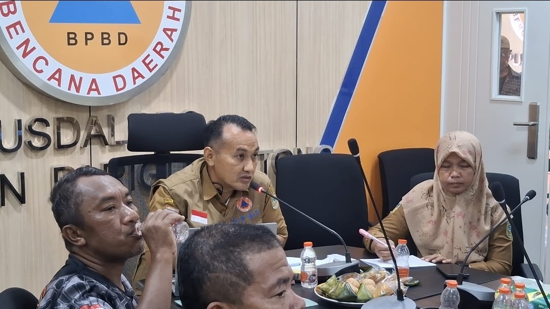 BPBD Parigi Moutong siaga penuh pasca delapan kebakaran hutan dan lahan sepanjang Januari 2026. Rapat koordinasi Selasa (27/1/2026) membahas pemadaman, pencegahan, dan edukasi masyarakat agar Karhutla dapat dicegah di wilayah Parigi Moutong.