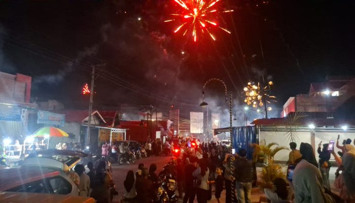 Tugu Mercuri Parigi Jadi Pusat Keramaian Sambut Tahun Baru 2026
