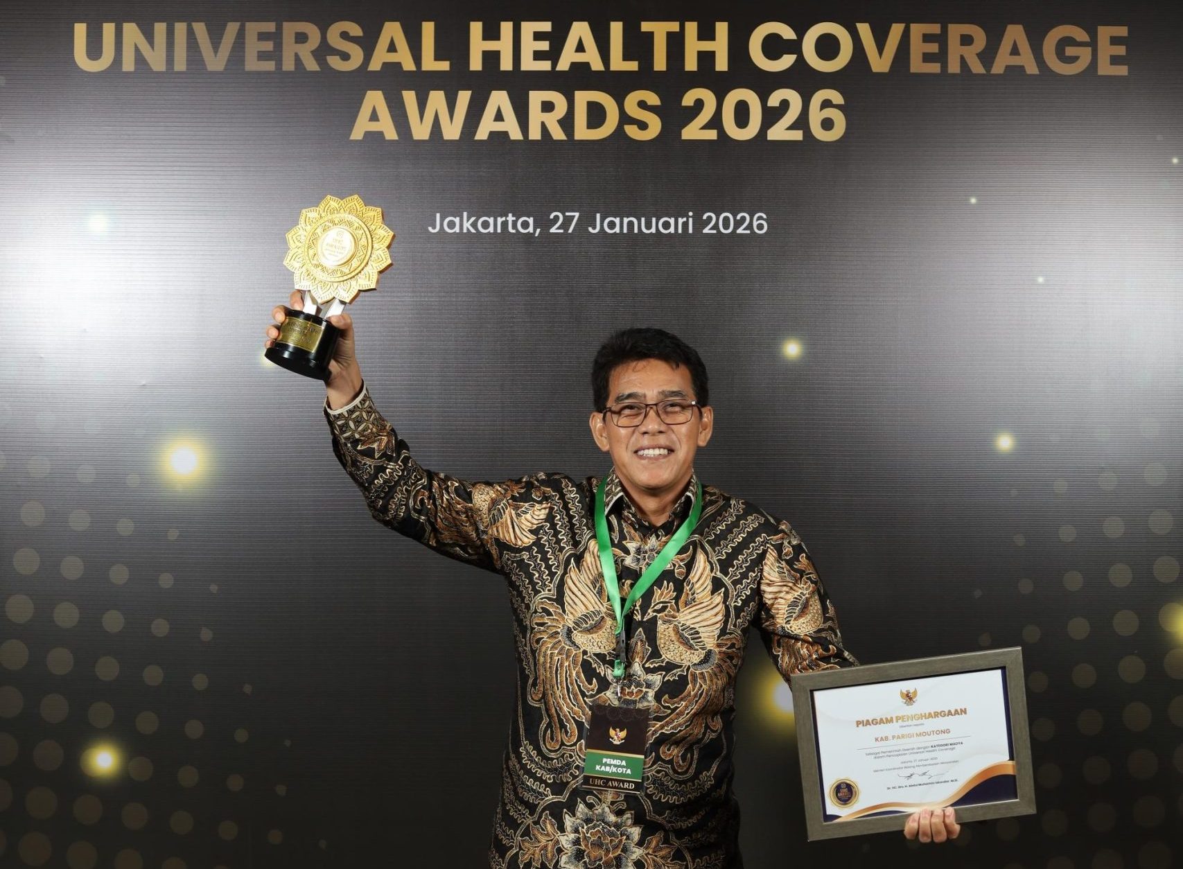 Kabupaten Parigi Moutong kembali menorehkan prestasi nasional dengan meraih UHC Award 2026 Kategori Madya.
