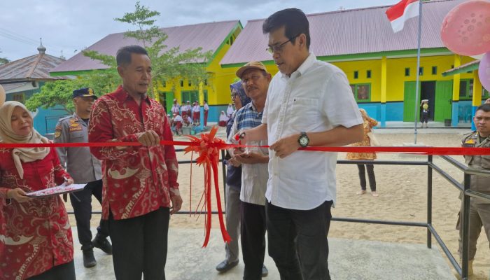 Bupati Erwin Burase Resmikan Sejumlah Sekolah Penerima Program Revitalisasi