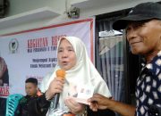 Agar Jamaah Khusyuk Tarawih, Bunda Wiwik Bantu Beli Kipas Masjid Al-Hidayah