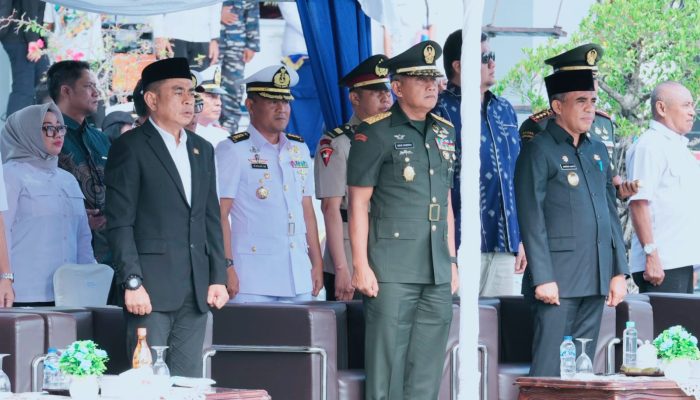Henri Muhidin Wakili Ketua DPRD Sulteng Hadiri Sertijab Komandan Lanal Palu