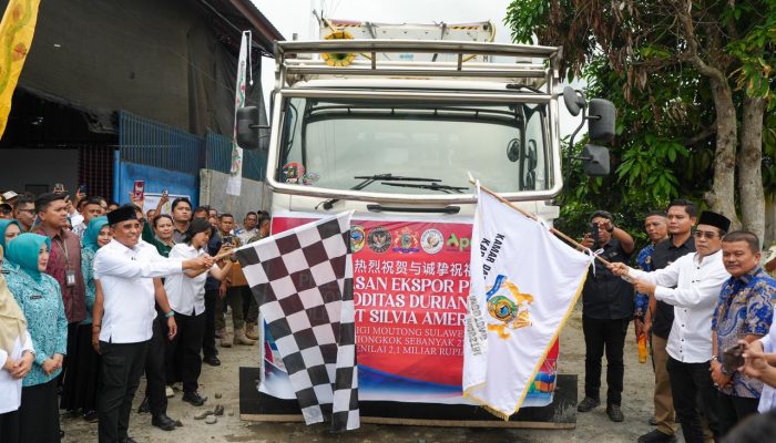 Gubernur Sulteng dan Bupati Parigi Moutong Lepas Ekspor Perdana 27 Ton Durian Beku ke Tiongkok