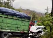 Fortuner Tabrak Truk di Tikungan Parigi Moutong, Tiga Mahasiswa Dilarikan ke Rumah Sakit