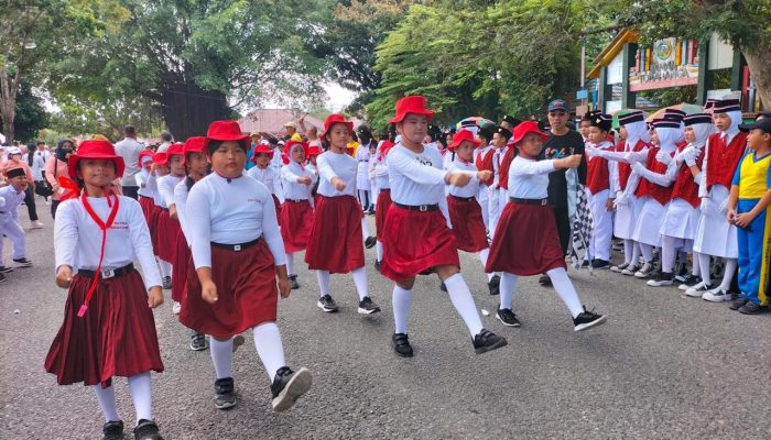 Lomba Gerak Jalan Pelajar SD hingga SMA di Parigi Moutong Meriahkan HUT ke-24