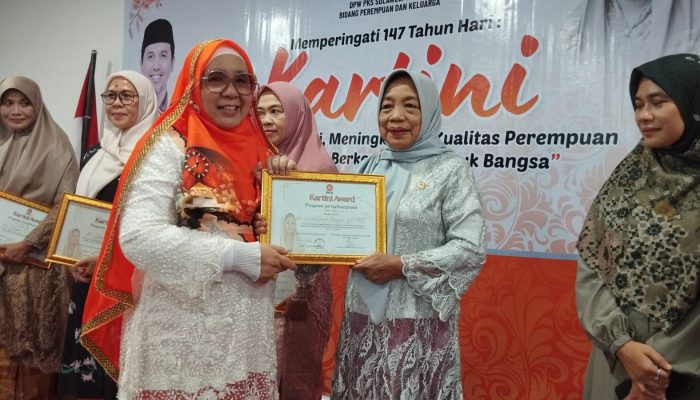 PKS Beri Penghargaan Perempuan Inspiratif Sulteng