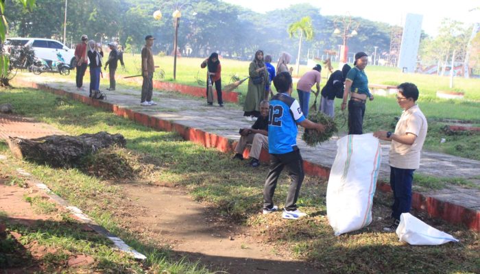 Erwin Burase Turun Langsung Pimpin Kerja Bakti Massal di Lingkup Pemkab Parigi Moutong