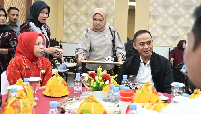 Waket I DPRD Sulteng Sambut Kedatangan Kapolda Baru di Bandara Mutiara