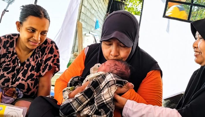 Bunda Wiwik Sapa Ibu Melahirkan di Tengah Musibah Gempa Sigi