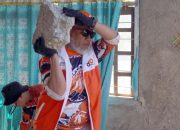 Merasa Terpanggil, Aleg PKS Palu Ikut Angkat Material Rumah Warga di Kamarora