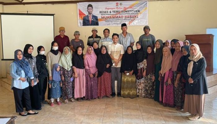 Reses di Kampal dan Sumbersari, Uky Serahkan 1.000 Bibit Cokelat untuk Petani