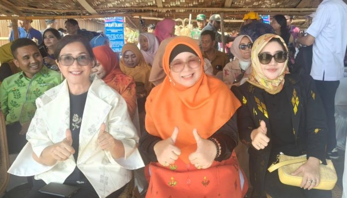 Bunda Wiwik Dorong Tenun Donggala Tembus Pasar Global