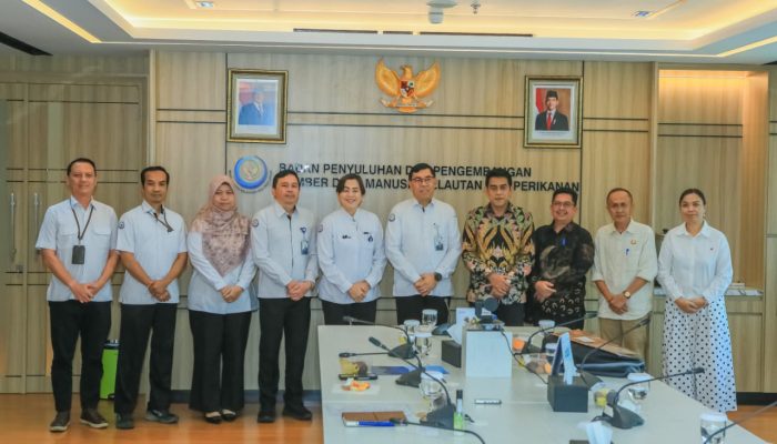 Bupati Erwin Jemput Program Kuliah Gratis untuk Anak Nelayan