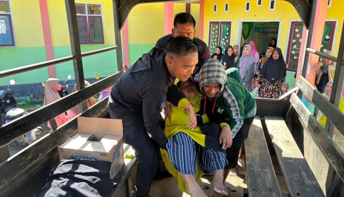 Brimob Evakuasi Ibu Hamil Kontraksi di Buol