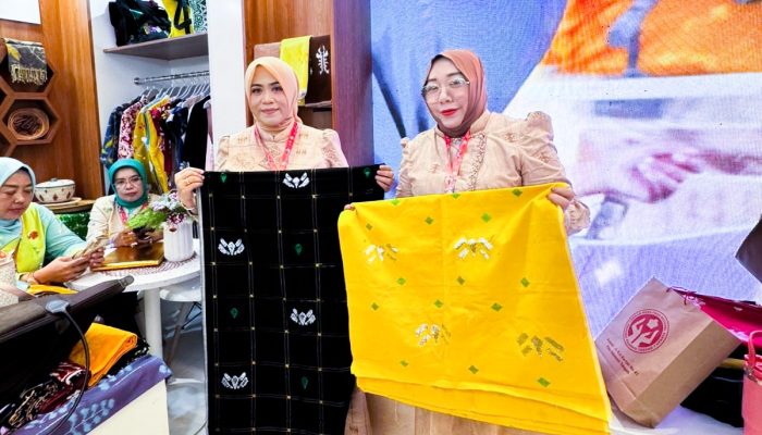 Motif Bomba Saga Diperkenalkan di HUT Dekranas