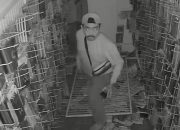 CCTV Rekam Pria Diduga Bobol Raja Accessories saat Azan Subuh