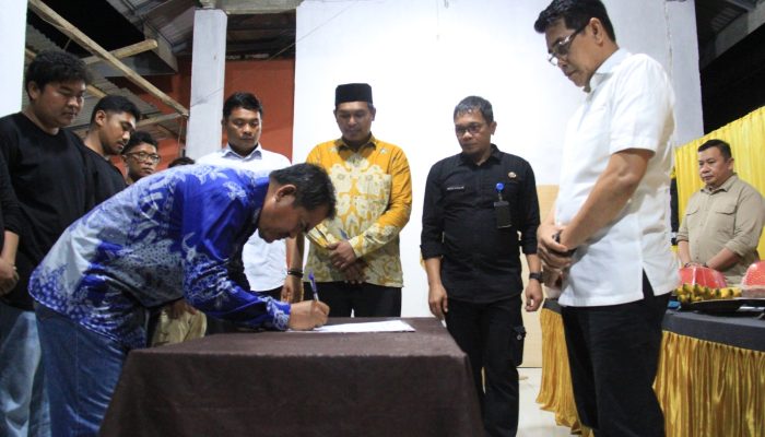 Bupati Lantik Pengurus Asosiasi Pedagang Parigi Moutong