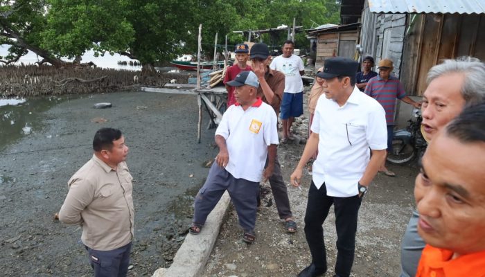 Bupati Parigi Moutong Tinjau Abrasi Pantai Desa Palasa