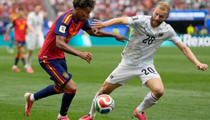 Spanyol Libas Austria 3-0