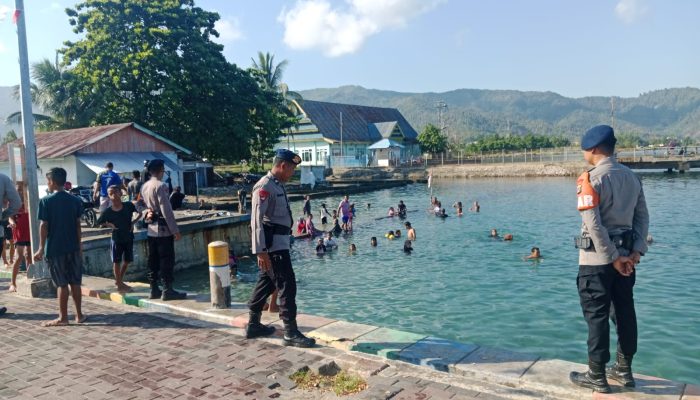Brimob Patroli SAR di Dermaga Tanjung Batu