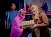 Dukung Gerakan Pangan Murah, Bunda Wiwik Bagi Paket Sembako Saat Reses