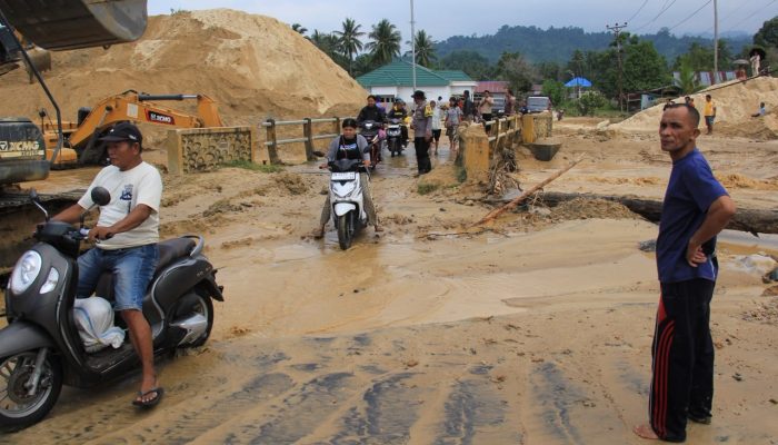 Normalisasi Sungai Air Panas Libatkan 19 Alat Berat