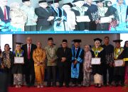 Arus Abdul Karim Hadiri Wisuda Unismuh Palu