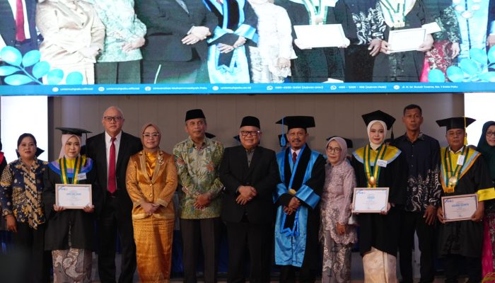 Arus Abdul Karim Hadiri Wisuda Unismuh Palu