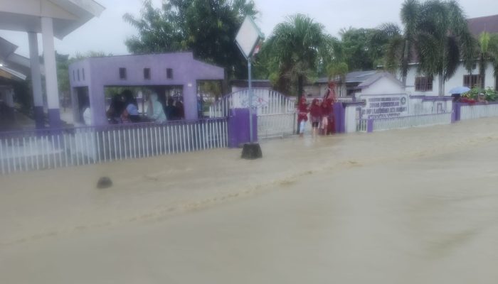 Banjir Rendam 14 Rumah Warga di Sendana